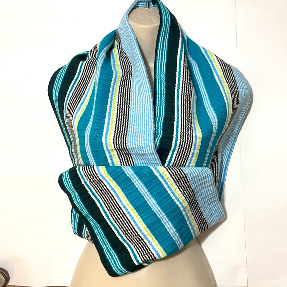 Per Se Patterned Scarf NWOT